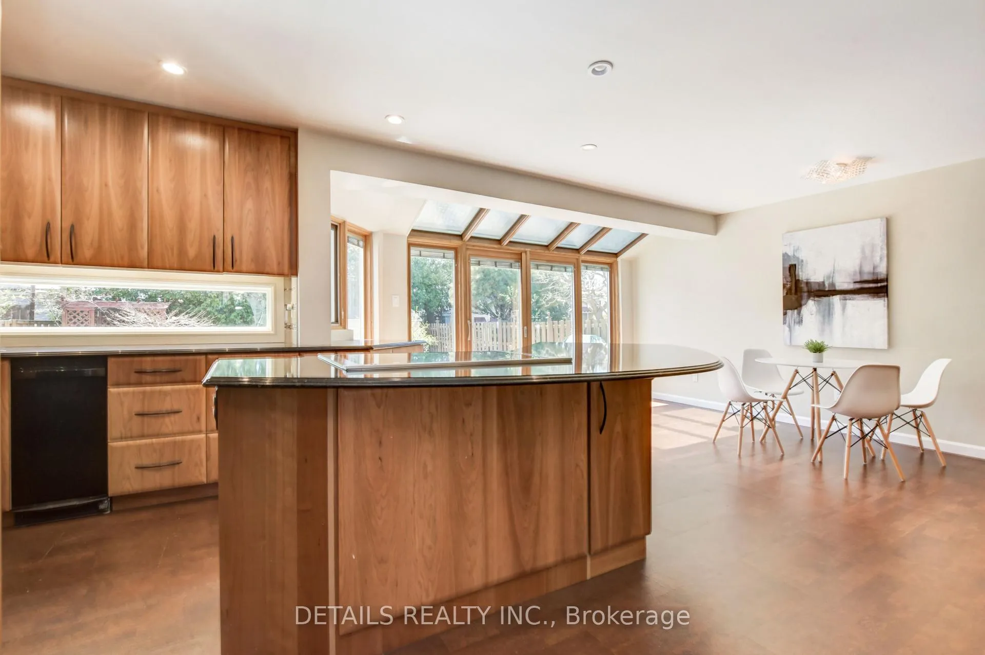 Photo 12 of 4388 Whittaker Crescent, Ottawa, Pineview — HOMEH