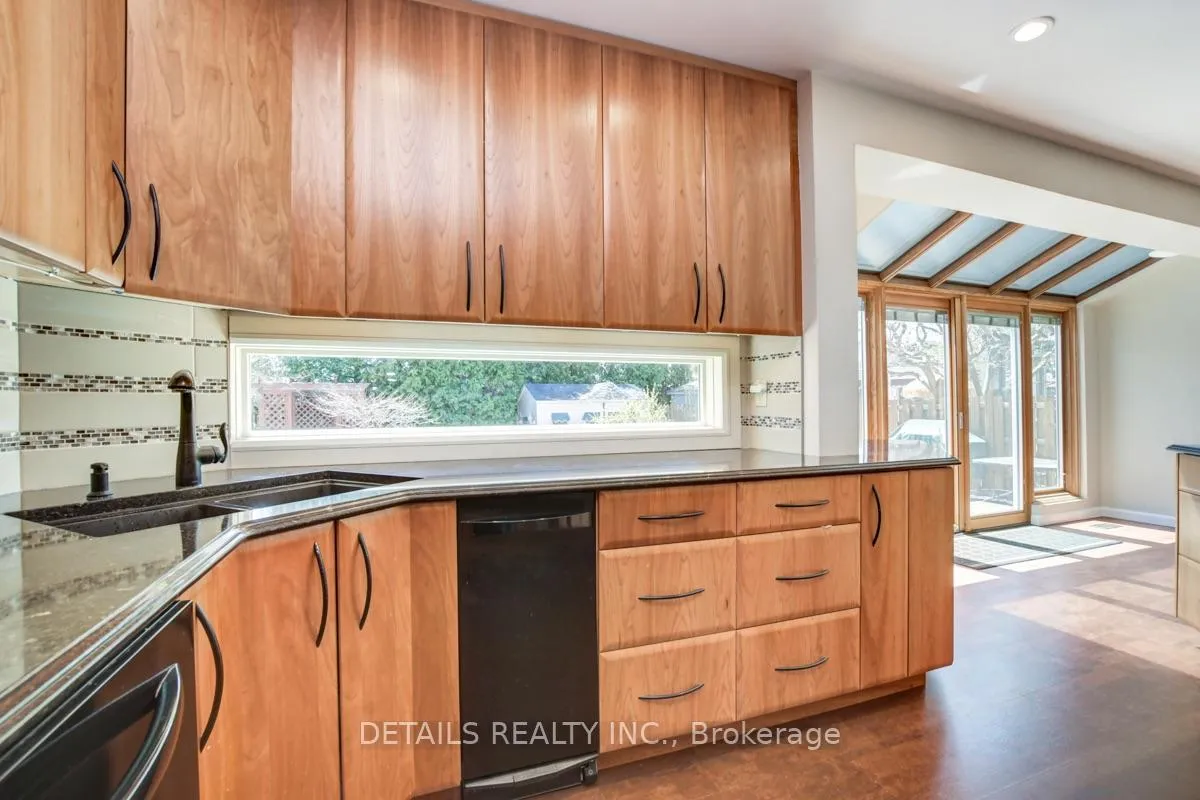 Photo 13 of 4388 Whittaker Crescent, Ottawa, Pineview — HOMEH
