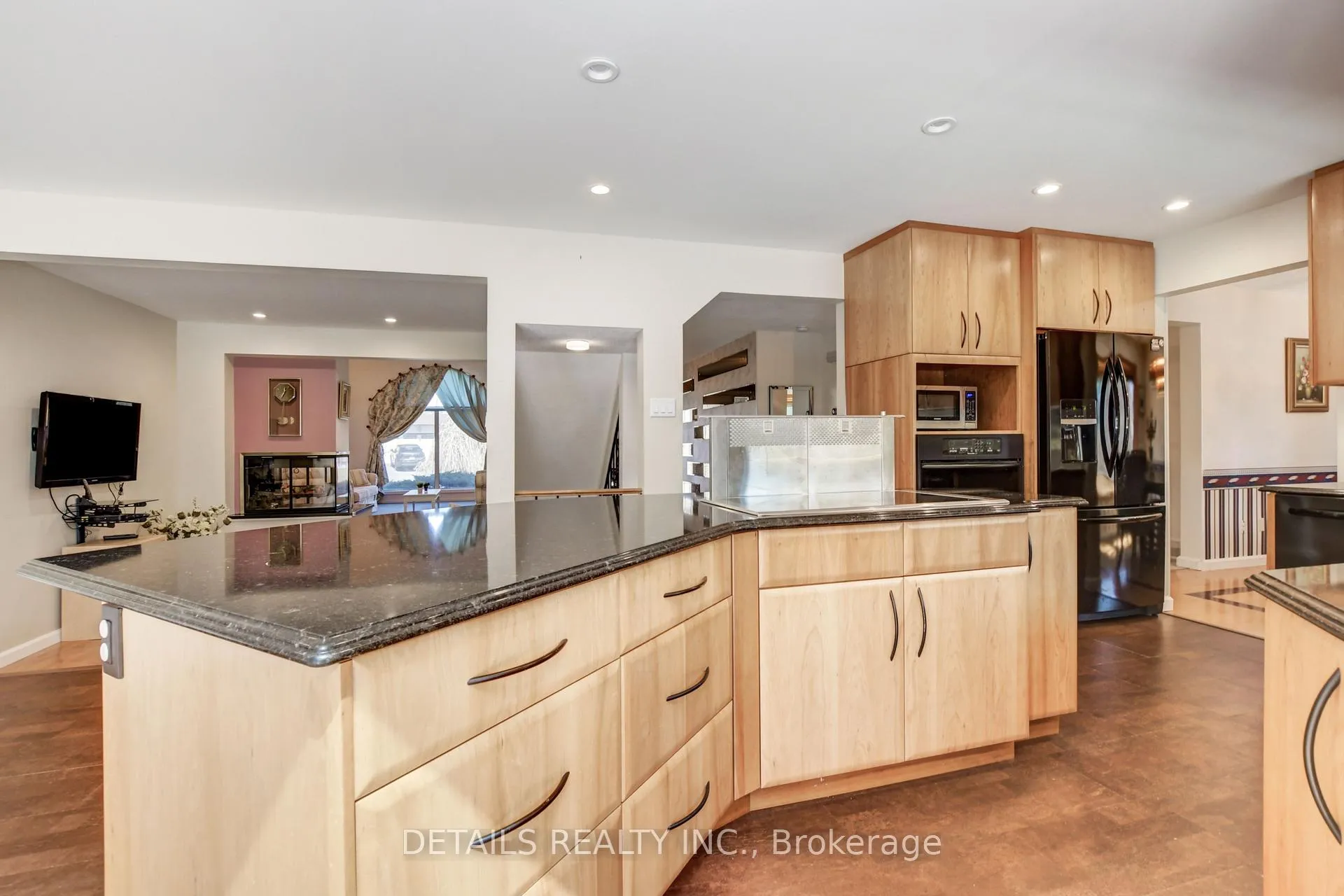 Photo 15 of 4388 Whittaker Crescent, Ottawa, Pineview — HOMEH