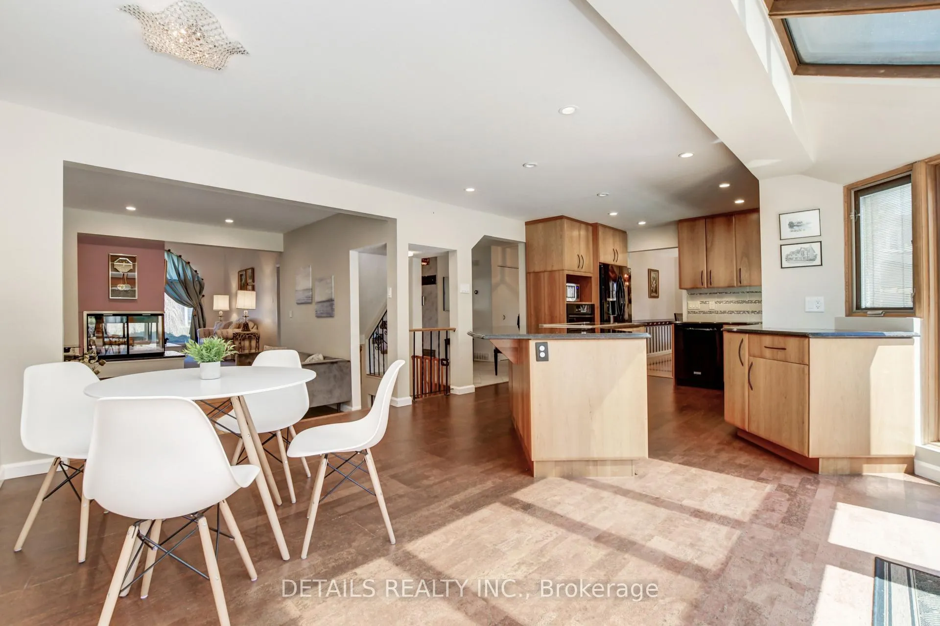 Photo 17 of 4388 Whittaker Crescent, Ottawa, Pineview — HOMEH