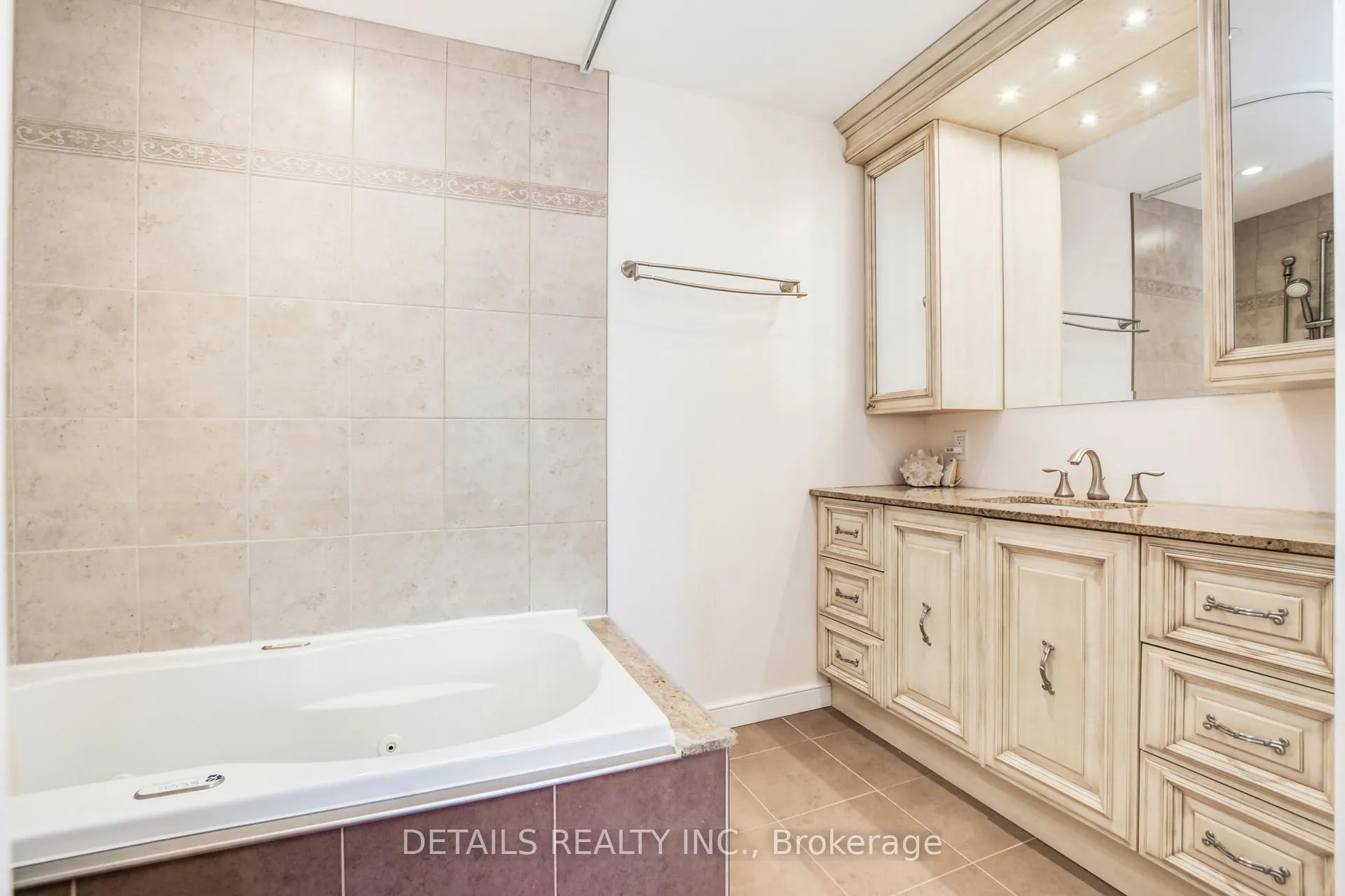 Photo 28 of 4388 Whittaker Crescent, Ottawa, Pineview — HOMEH