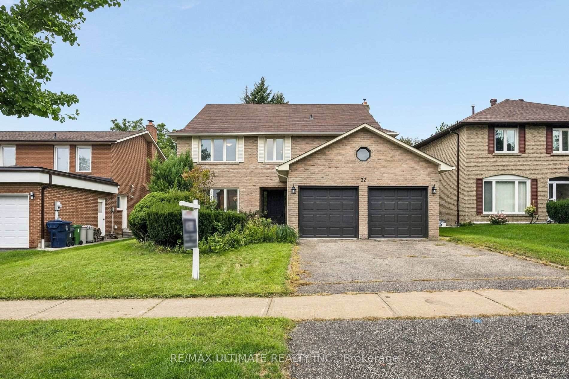 Photo 1 of 32 Saddletree Drive, North York, Bayview Woods-Steeles — HOMEH