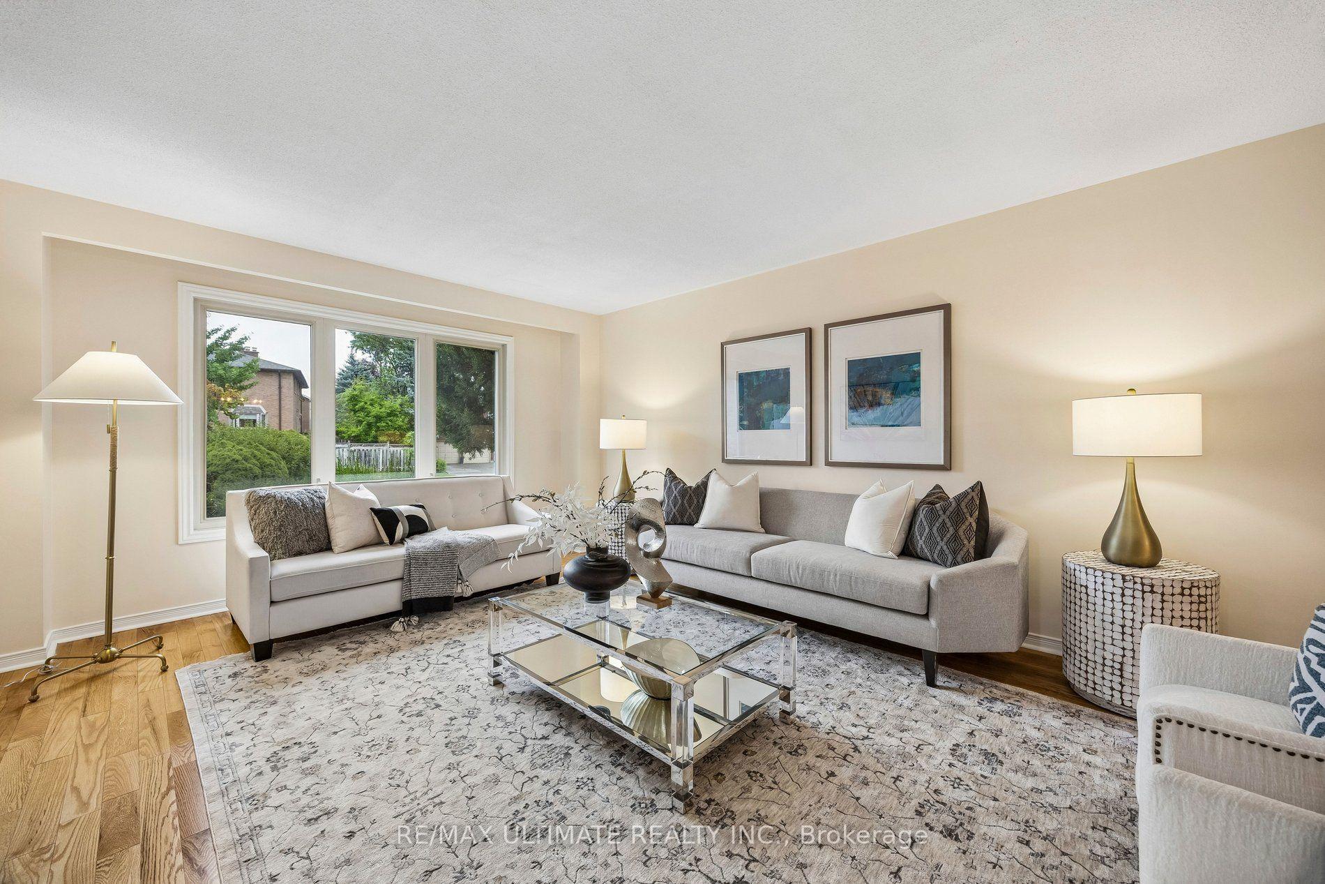 Photo 3 of 32 Saddletree Drive, North York, Bayview Woods-Steeles — HOMEH