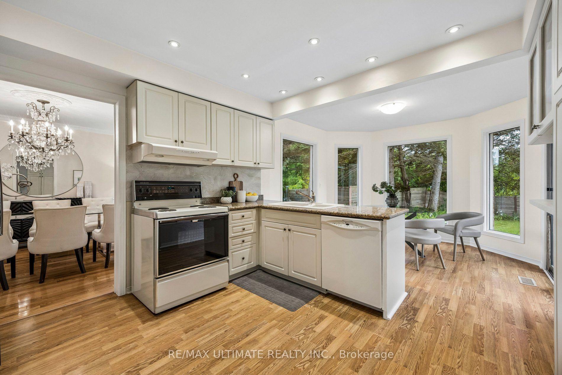 Photo 7 of 32 Saddletree Drive, North York, Bayview Woods-Steeles — HOMEH