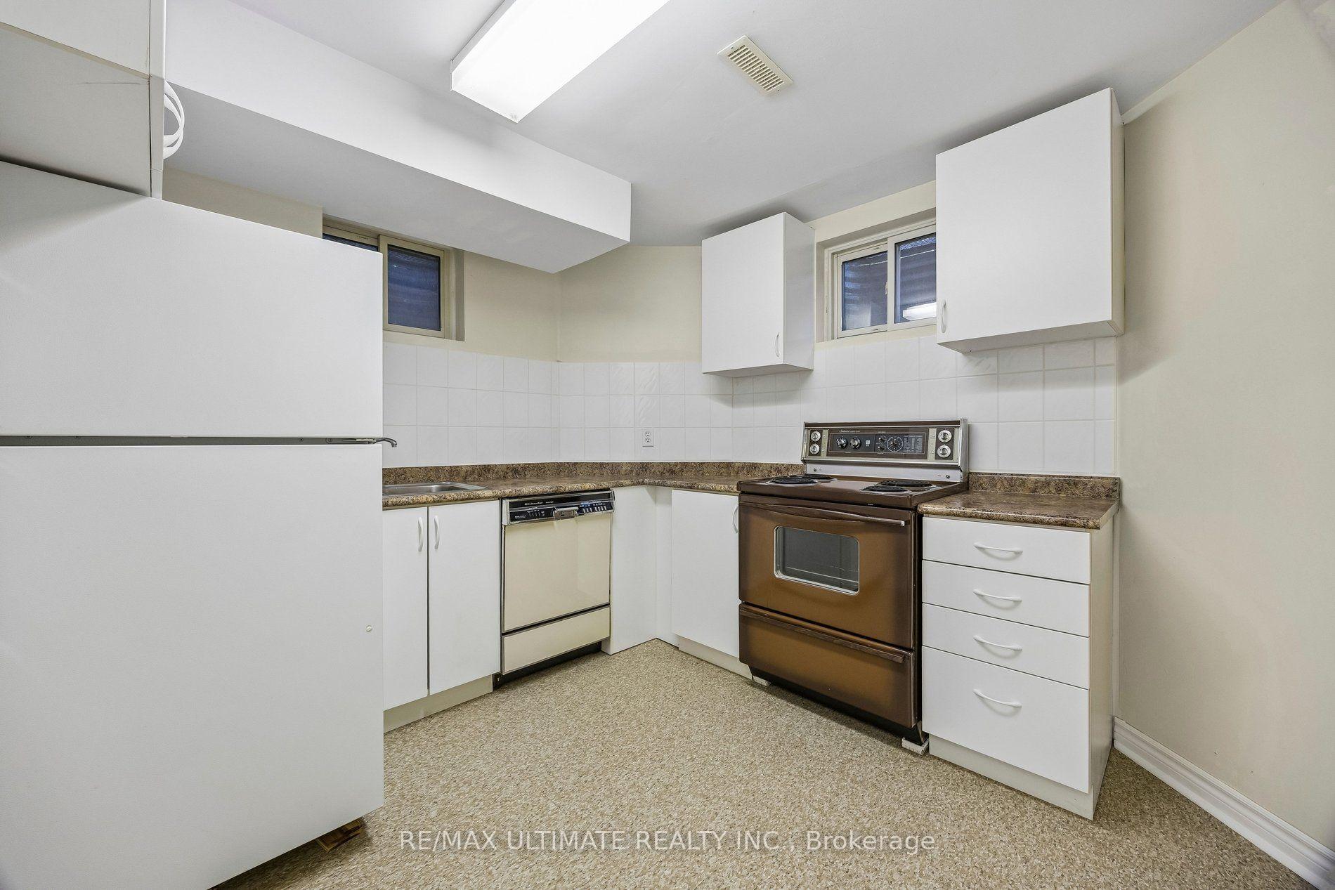 Photo 37 of 32 Saddletree Drive, North York, Bayview Woods-Steeles — HOMEH