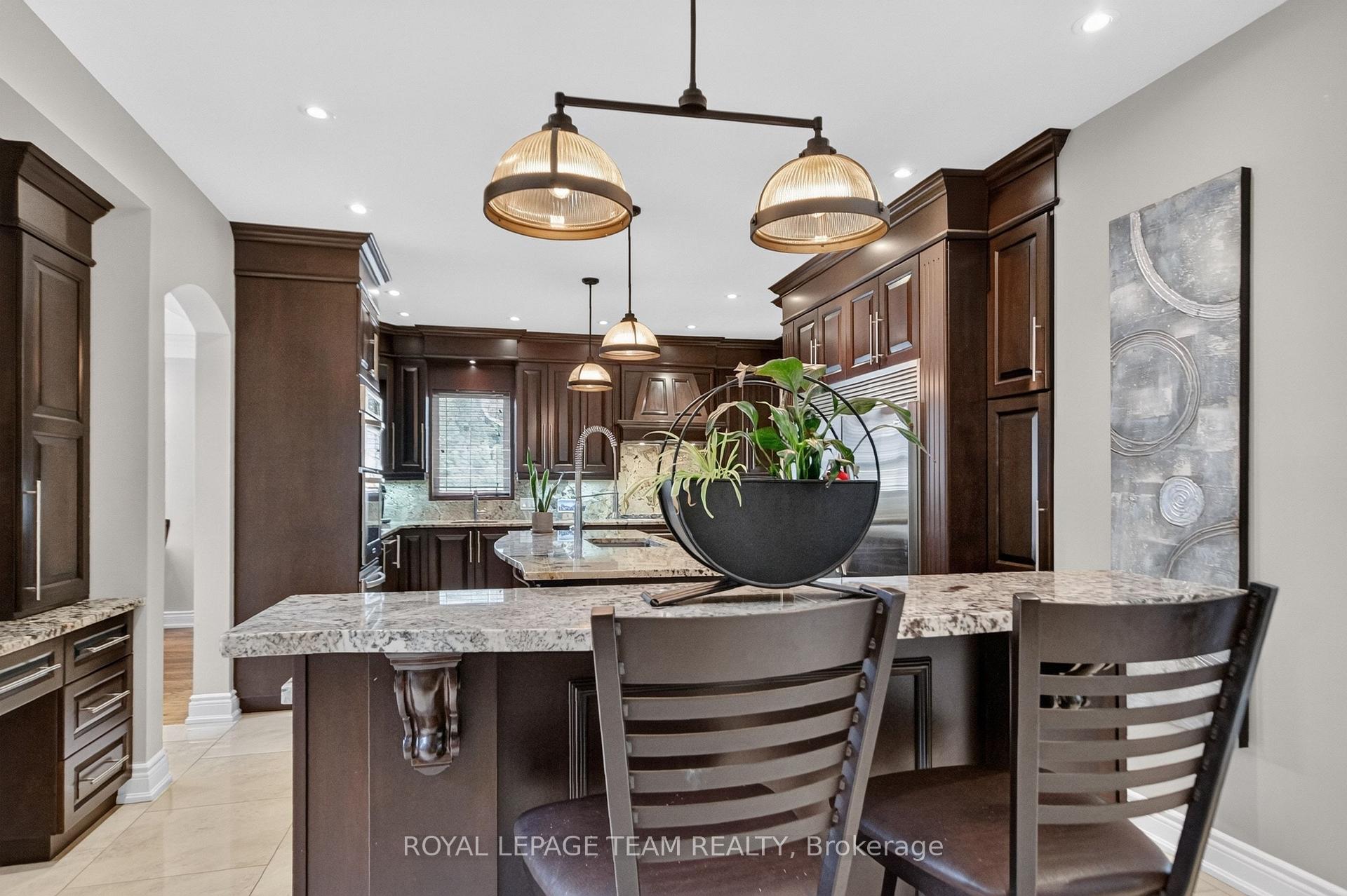 Photo 4 of 1425 Balmoral Drive, Ottawa, Cedardale — HOMEH
