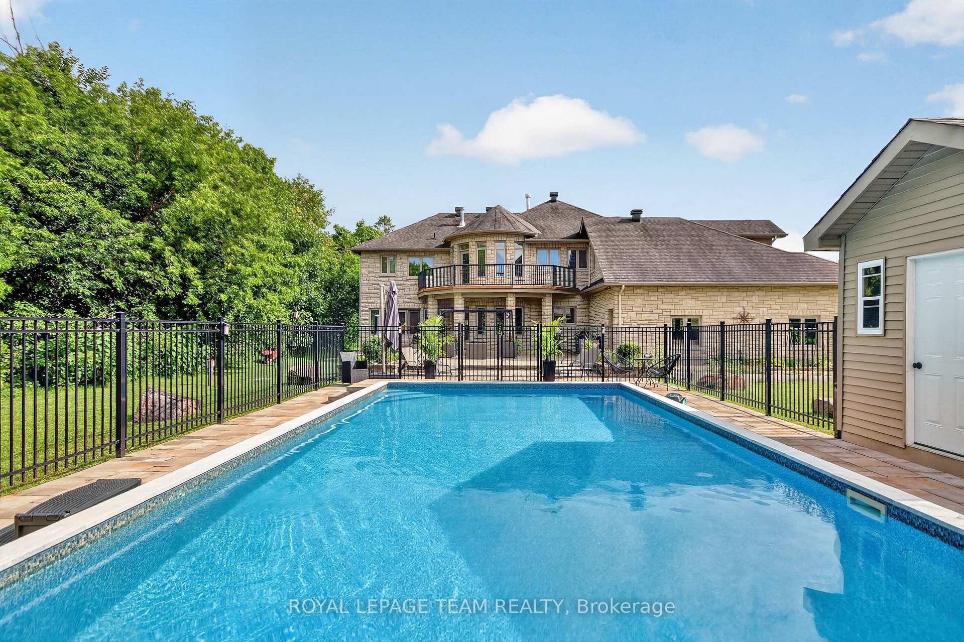 Photo 16 of 1425 Balmoral Drive, Ottawa, Cedardale — HOMEH