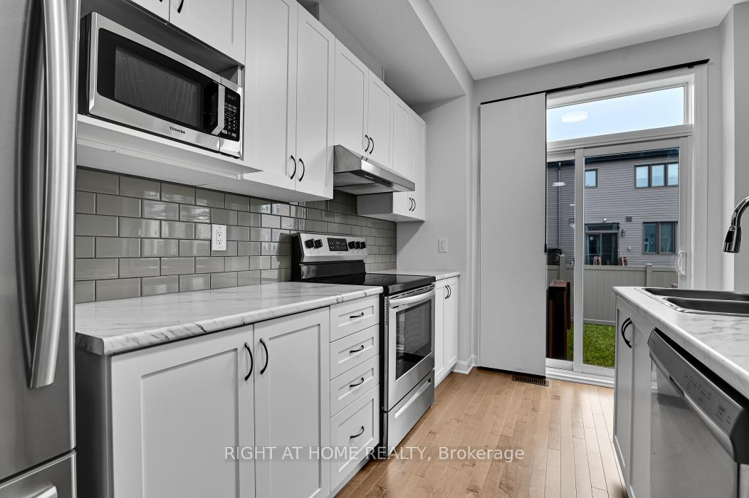 Photo 6 of 306 Guppy Grove, Ottawa, Avalon West — HOMEH