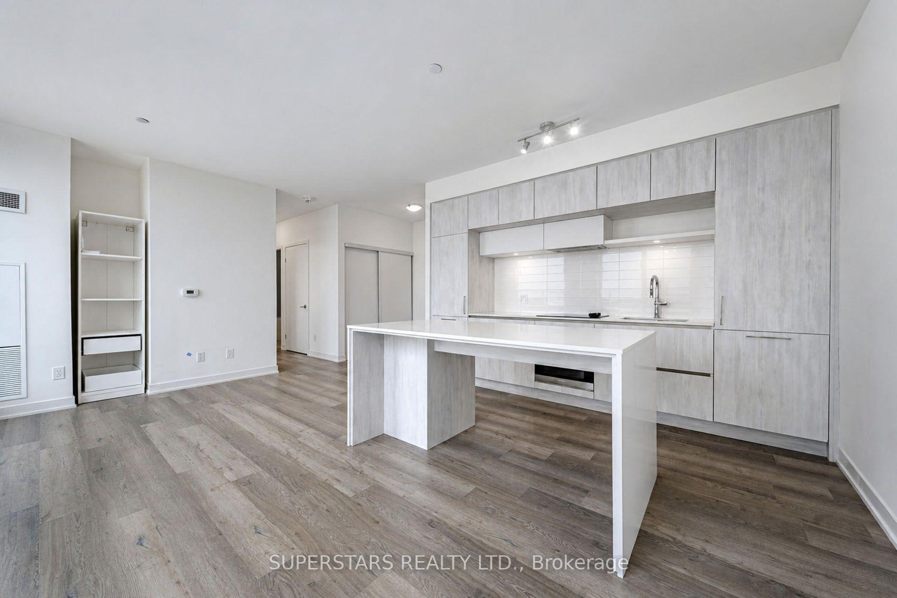 Photo 4 of Unit 906, 6 David Eyer Road, Richmond Hill, Rural Richmond Hill — HOMEH