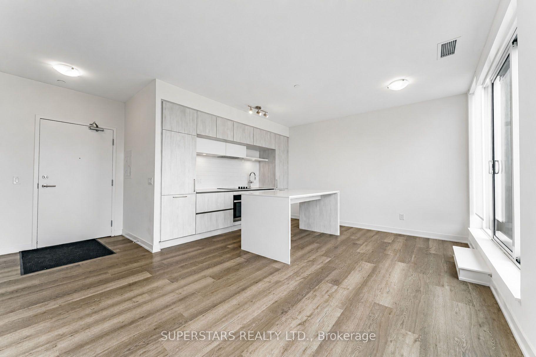 Photo 5 of Unit 906, 6 David Eyer Road, Richmond Hill, Rural Richmond Hill — HOMEH