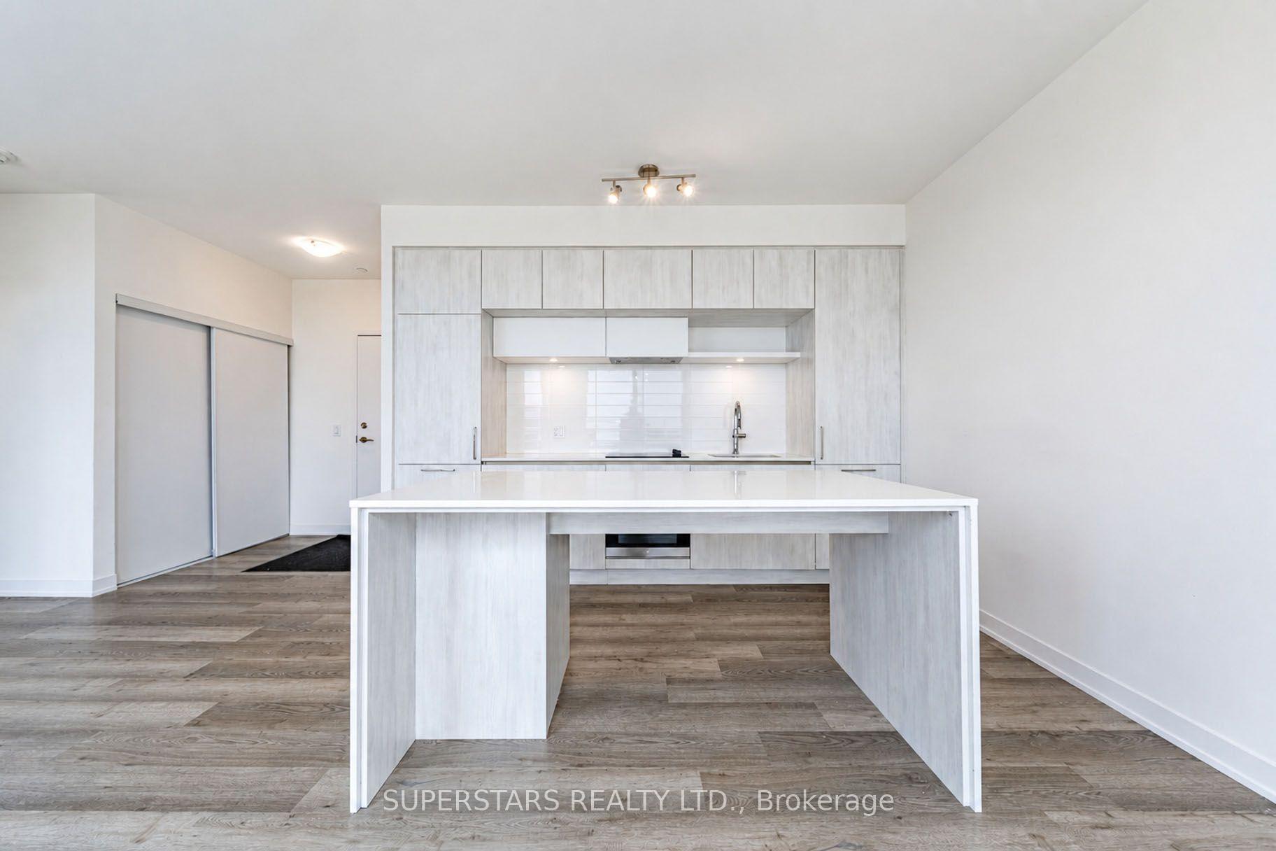 Photo 6 of Unit 906, 6 David Eyer Road, Richmond Hill, Rural Richmond Hill — HOMEH