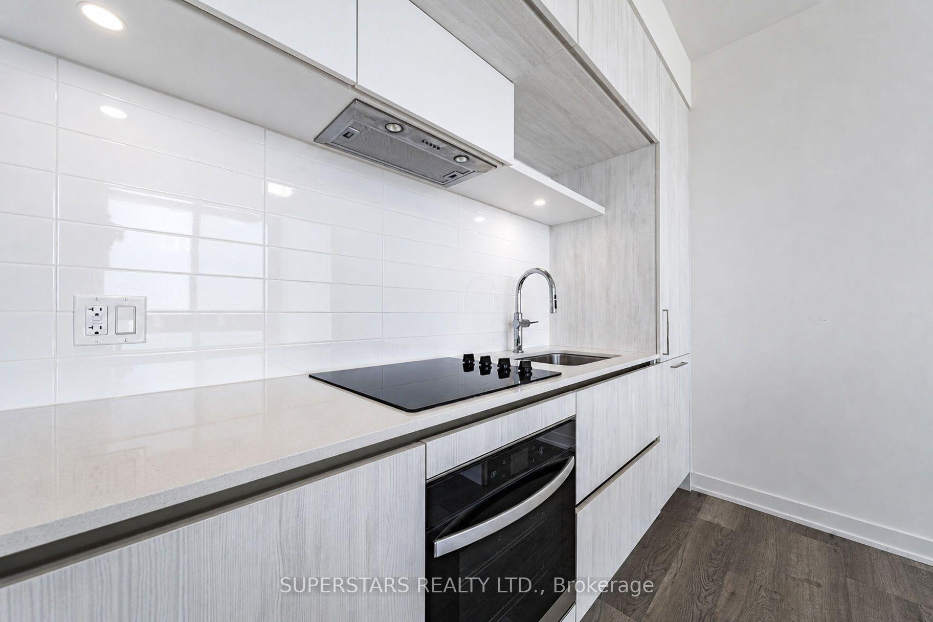 Photo 7 of Unit 906, 6 David Eyer Road, Richmond Hill, Rural Richmond Hill — HOMEH