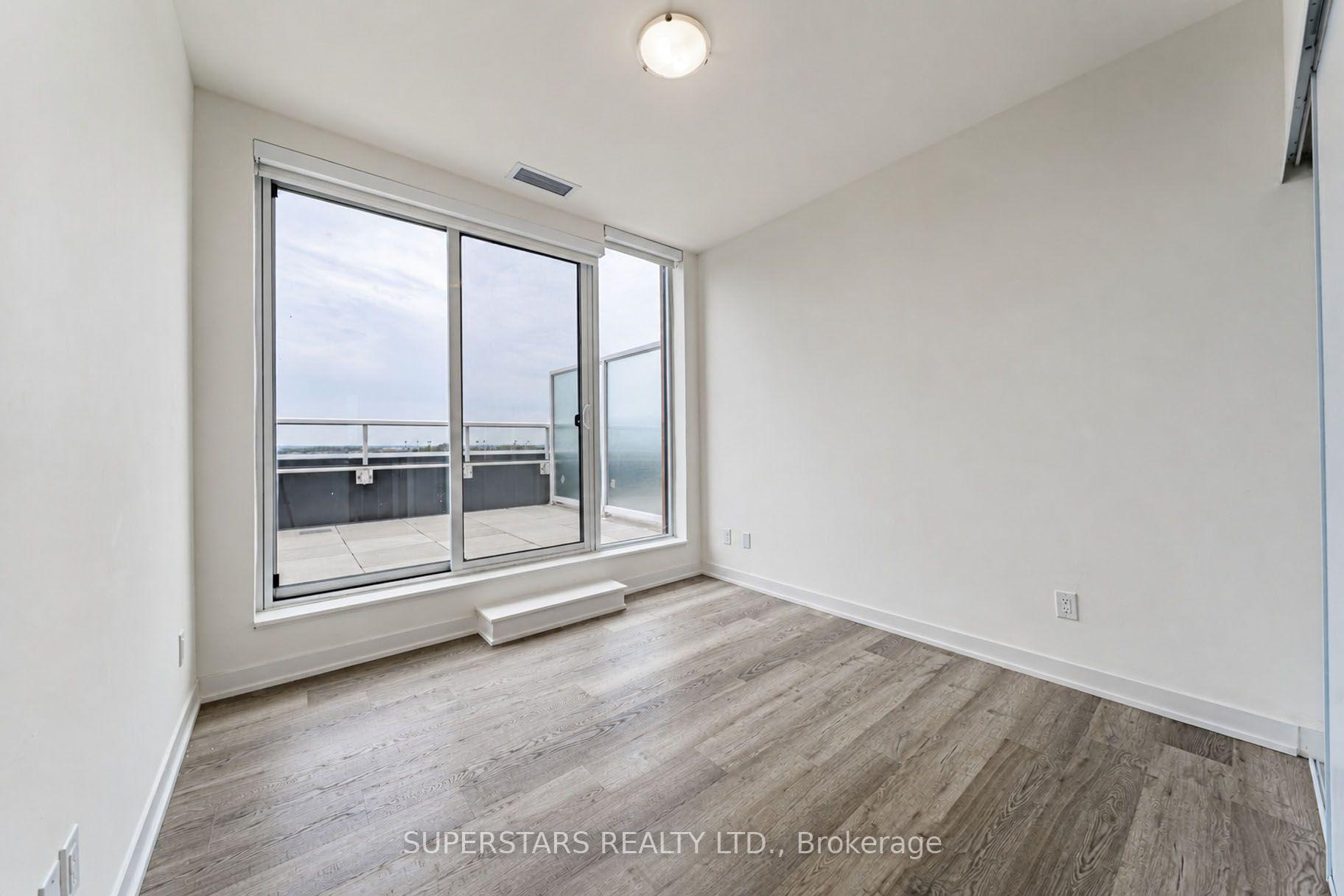 Photo 10 of Unit 906, 6 David Eyer Road, Richmond Hill, Rural Richmond Hill — HOMEH