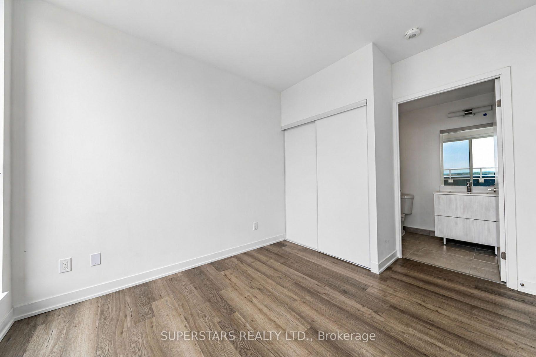 Photo 11 of Unit 906, 6 David Eyer Road, Richmond Hill, Rural Richmond Hill — HOMEH