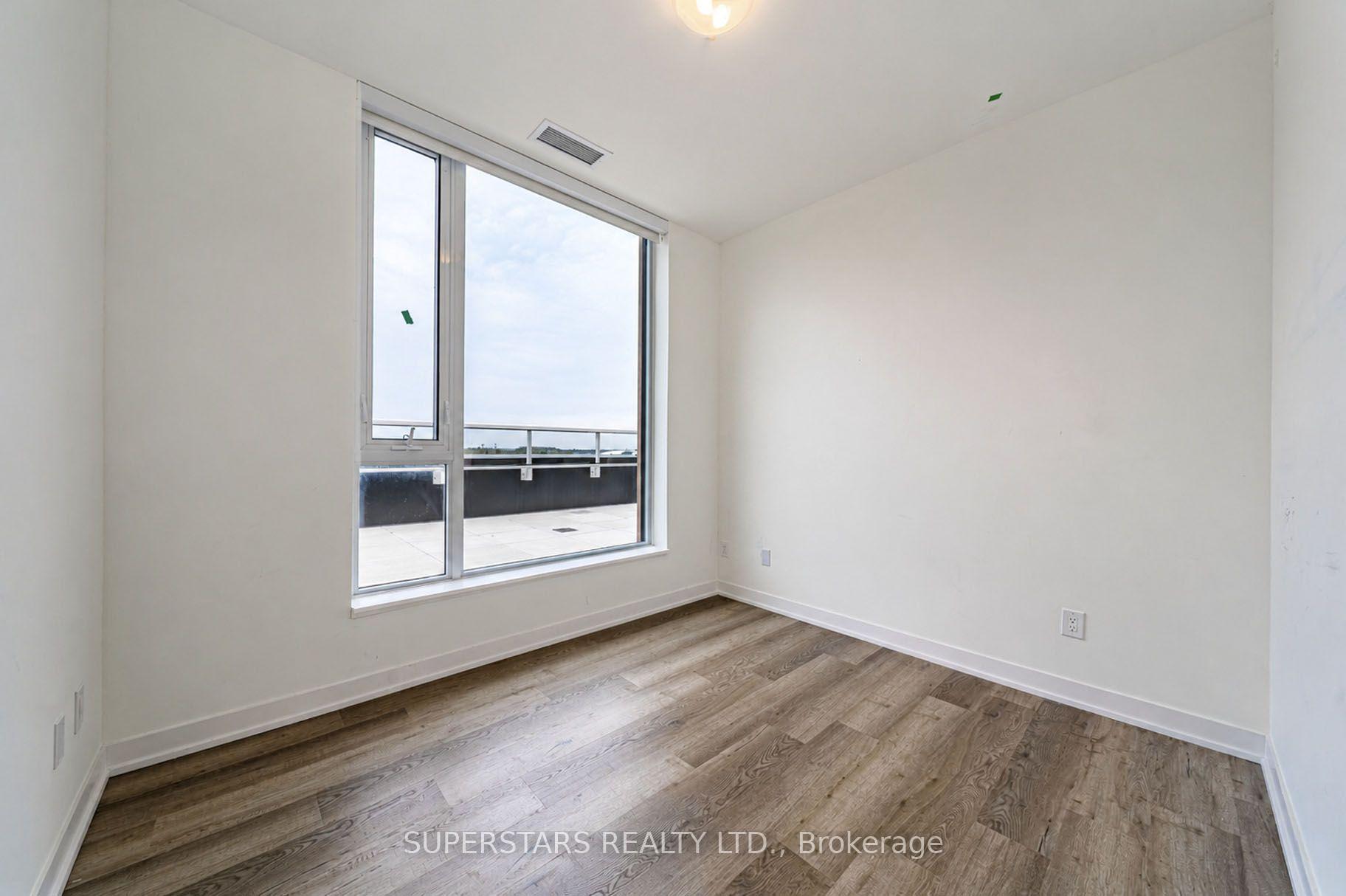 Photo 14 of Unit 906, 6 David Eyer Road, Richmond Hill, Rural Richmond Hill — HOMEH