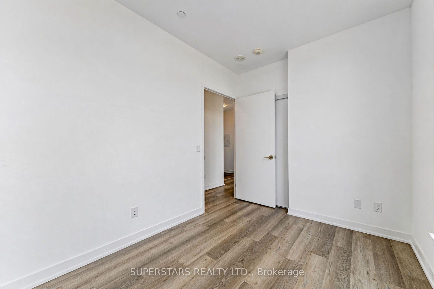 Photo 15 of Unit 906, 6 David Eyer Road, Richmond Hill, Rural Richmond Hill — HOMEH