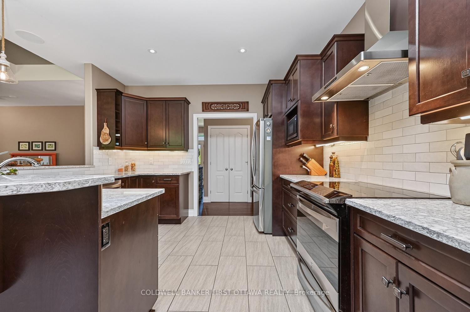 Photo 12 of 193 Maggie's Crescent, Beckwith, Beckwith Twp — HOMEH