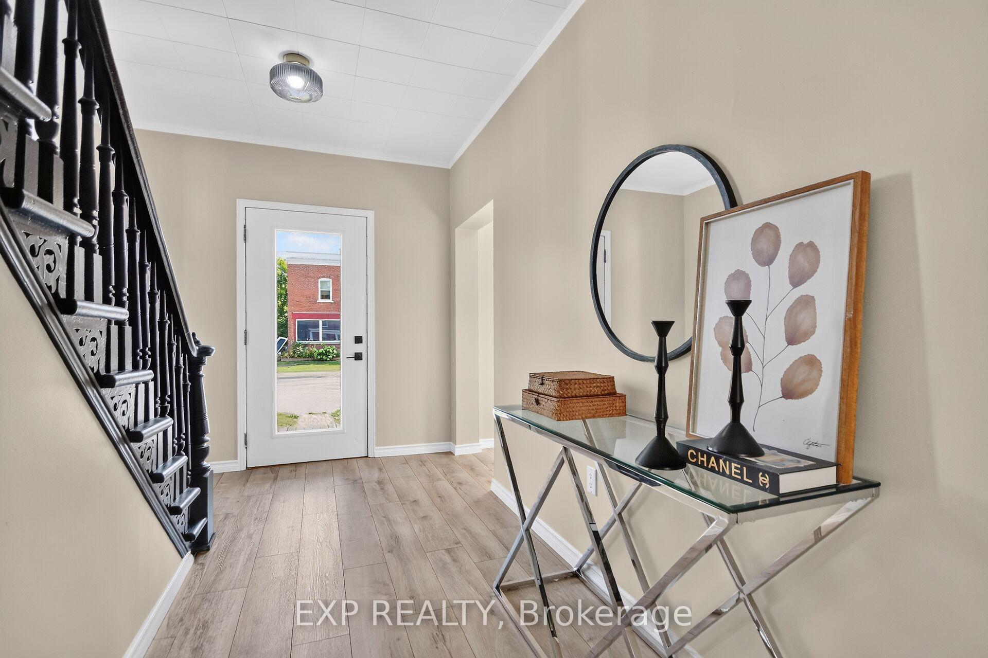 Photo 3 of 86 Daniel Street N, Arnprior, Arnprior — HOMEH