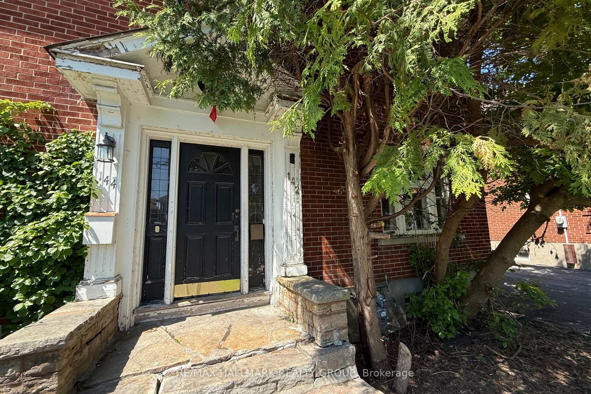 Photo of 142 Clarendon Avenue