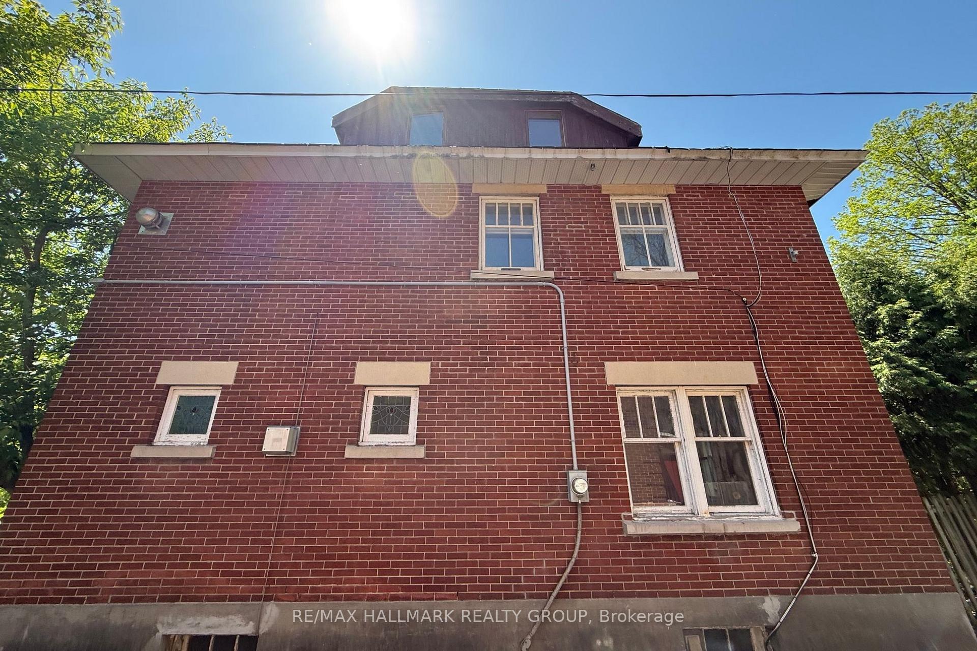 Photo 3 of 142 Clarendon Avenue, Ottawa, Ottawa West — HOMEH