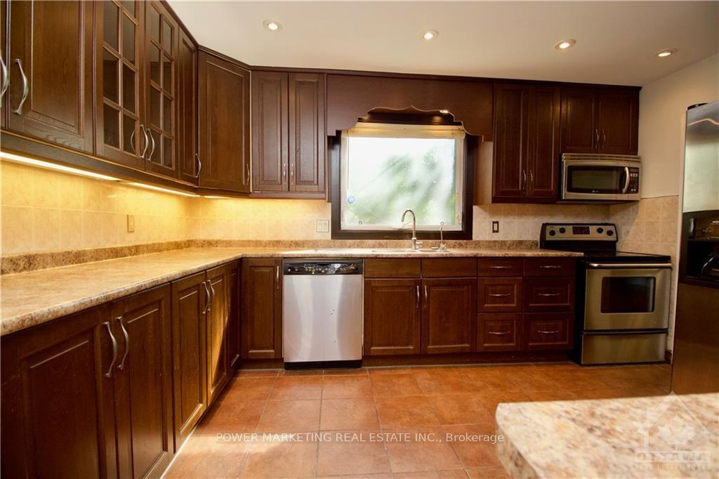 Photo 13 of 58 Aero Drive, Ottawa, Lakeview Park — HOMEH