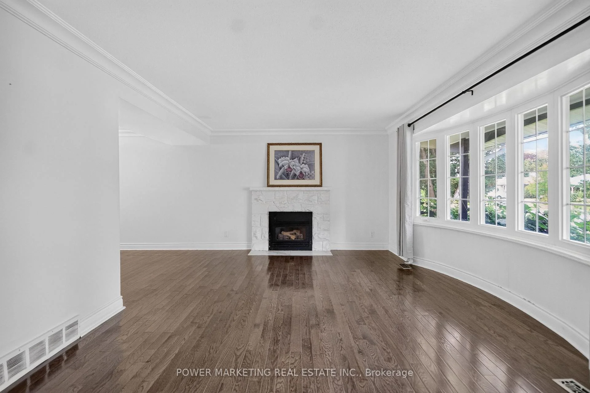 Photo 10 of 58 Aero Drive, Ottawa, Lakeview Park — HOMEH