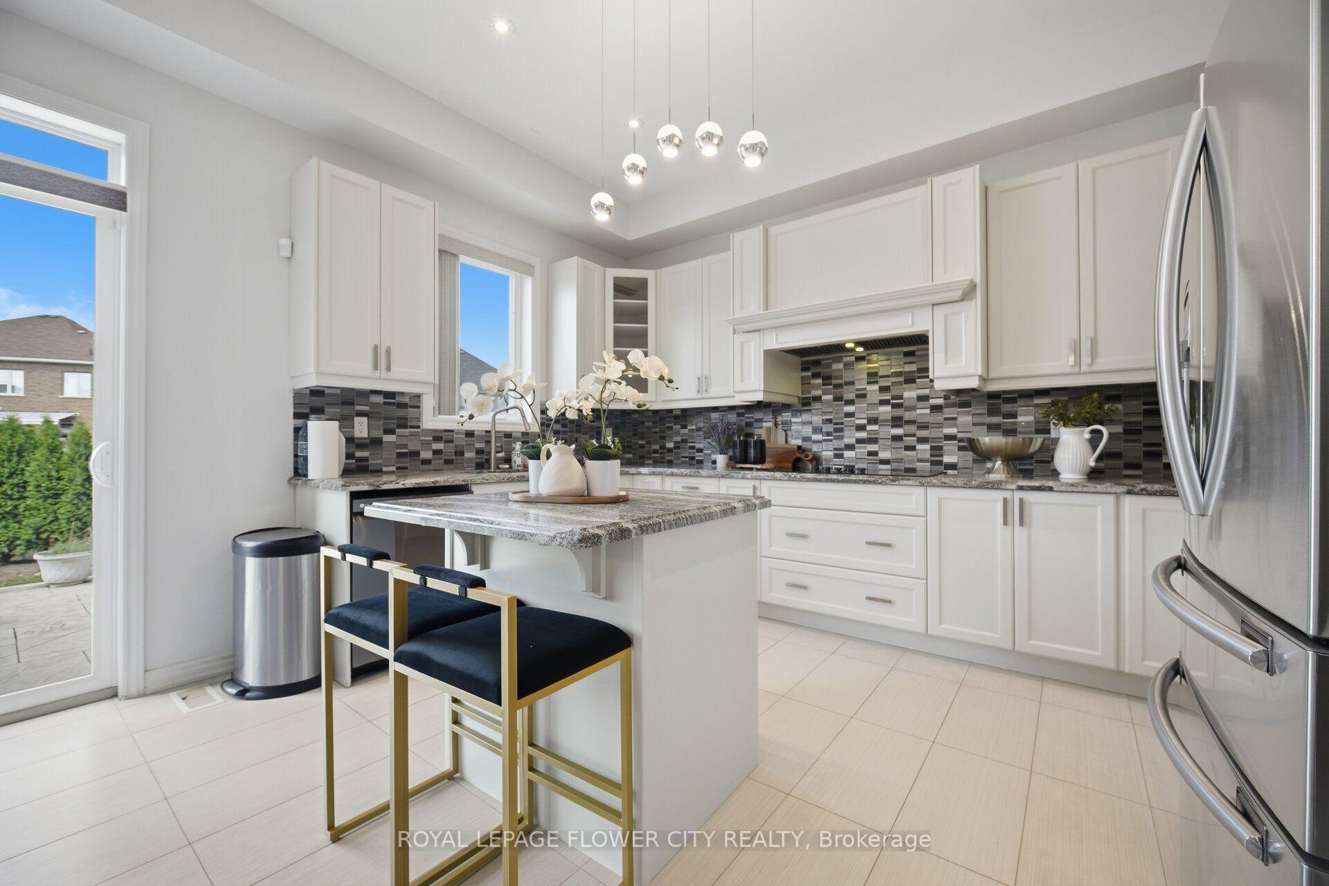 Photo 10 of 18 Malpass Street, Brampton, Northwest Brampton — HOMEH