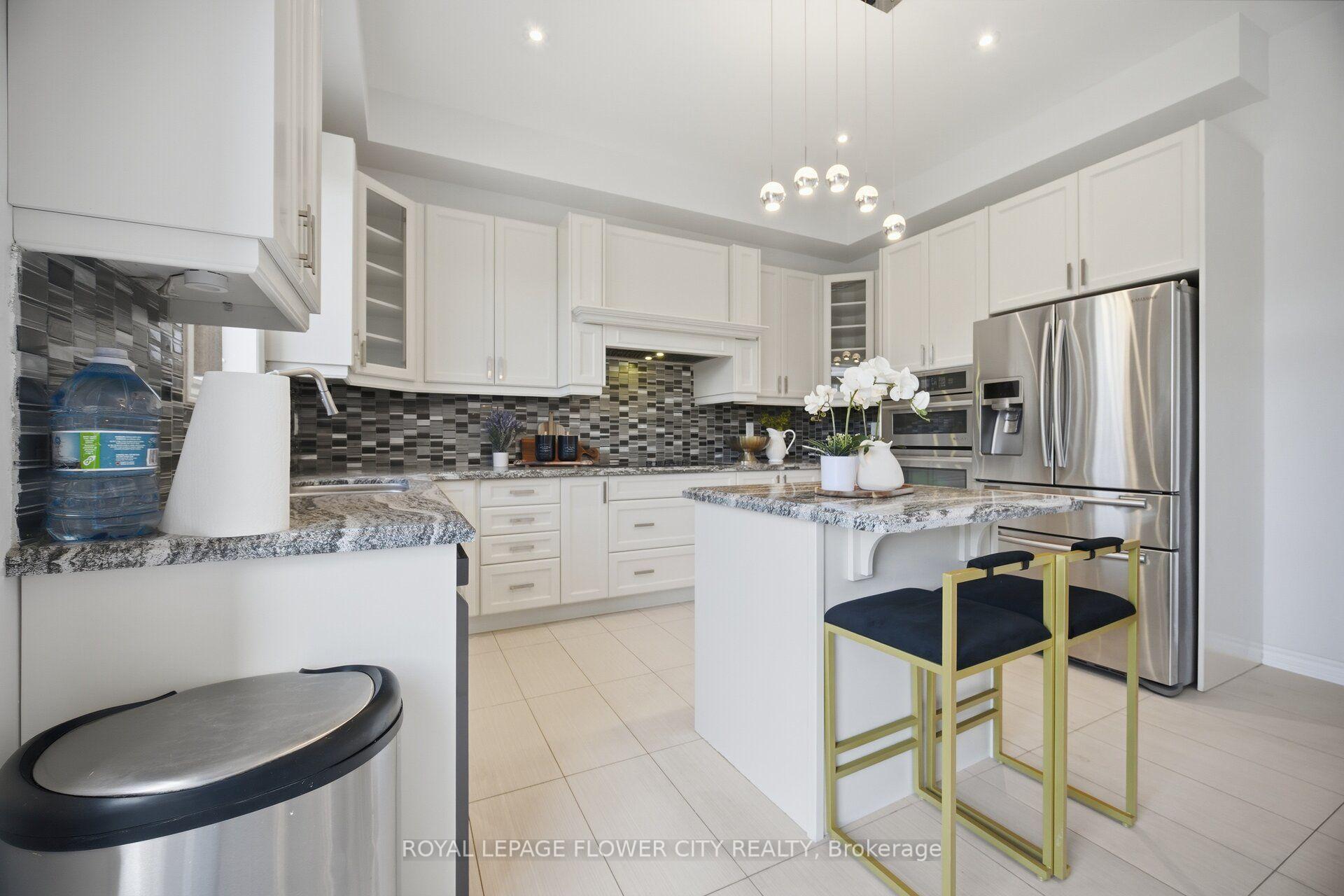 Photo 12 of 18 Malpass Street, Brampton, Northwest Brampton — HOMEH