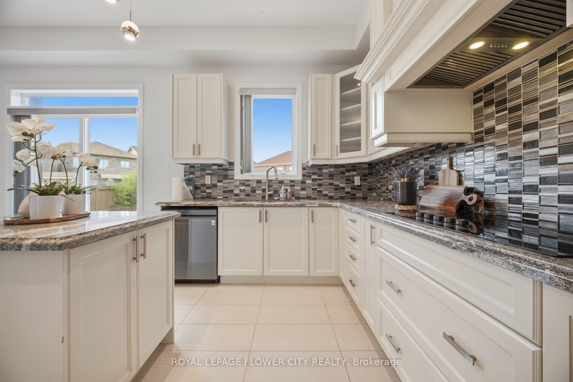 Photo 14 of 18 Malpass Street, Brampton, Northwest Brampton — HOMEH