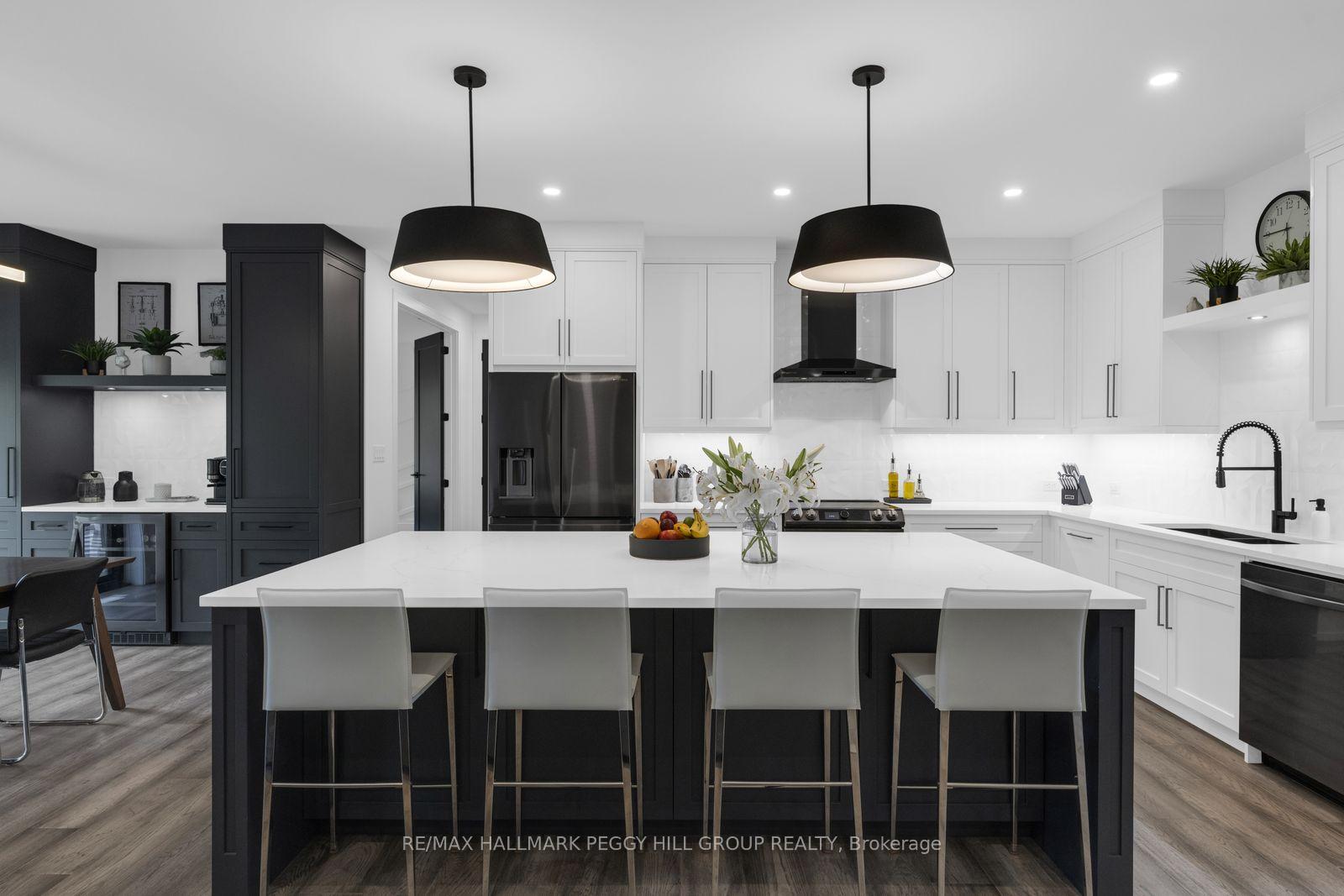 Photo 3 of 1016 Lakeshore Road E, Oro-Medonte, Rural Oro-Medonte — HOMEH