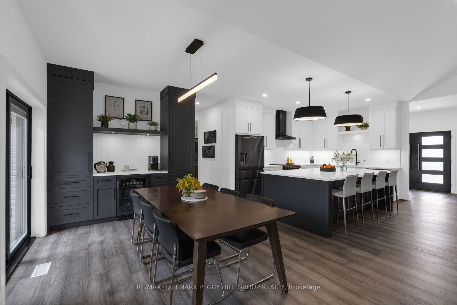 Photo 4 of 1016 Lakeshore Road E, Oro-Medonte, Rural Oro-Medonte — HOMEH
