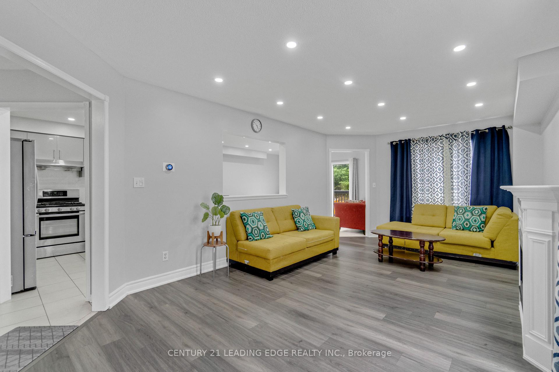 Photo 5 of 1296 Ashgrove Crescent, Oshawa, Pinecrest — HOMEH
