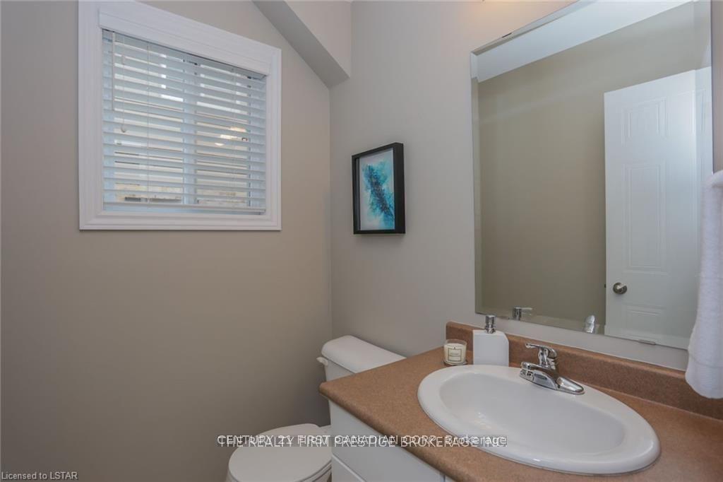 Photo 7 of 950 Oakcrossing Road, London, North M — HOMEH