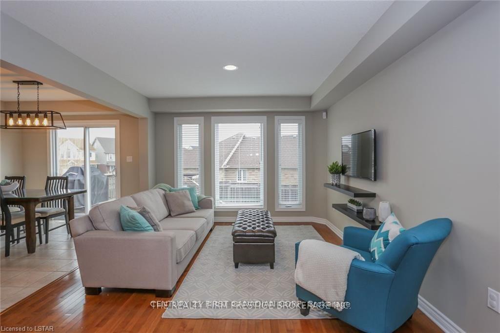 Photo 9 of 950 Oakcrossing Road, London, North M — HOMEH