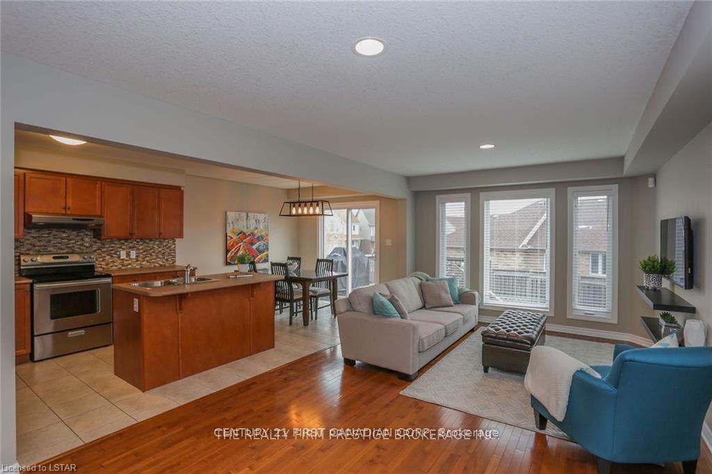 Photo 10 of 950 Oakcrossing Road, London, North M — HOMEH