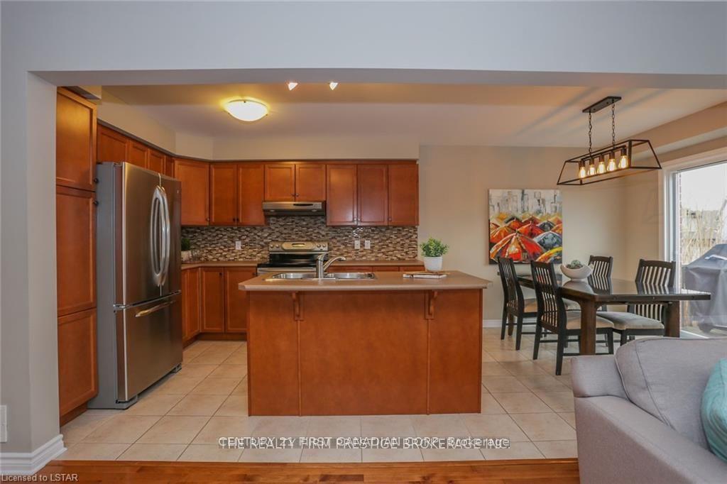 Photo 12 of 950 Oakcrossing Road, London, North M — HOMEH