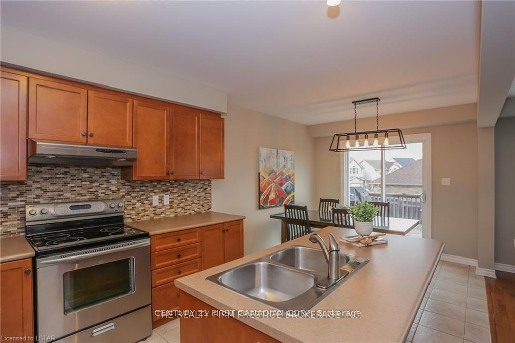 Photo 13 of 950 Oakcrossing Road, London, North M — HOMEH