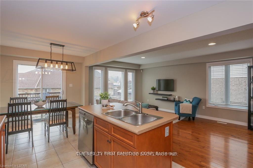Photo 14 of 950 Oakcrossing Road, London, North M — HOMEH