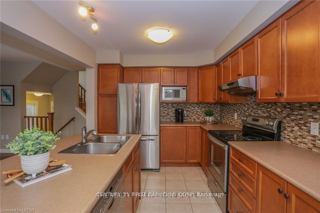 Photo 15 of 950 Oakcrossing Road, London, North M — HOMEH