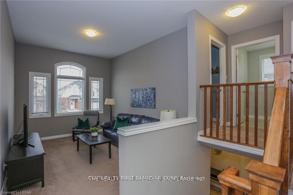 Photo 19 of 950 Oakcrossing Road, London, North M — HOMEH