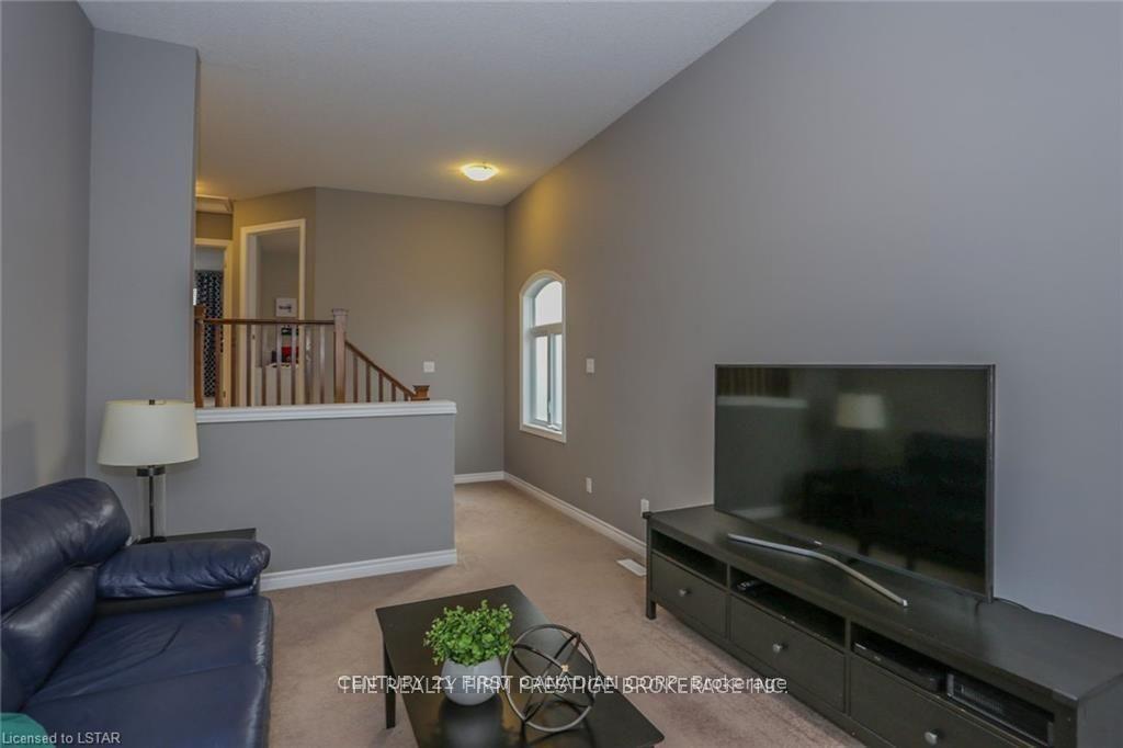 Photo 23 of 950 Oakcrossing Road, London, North M — HOMEH