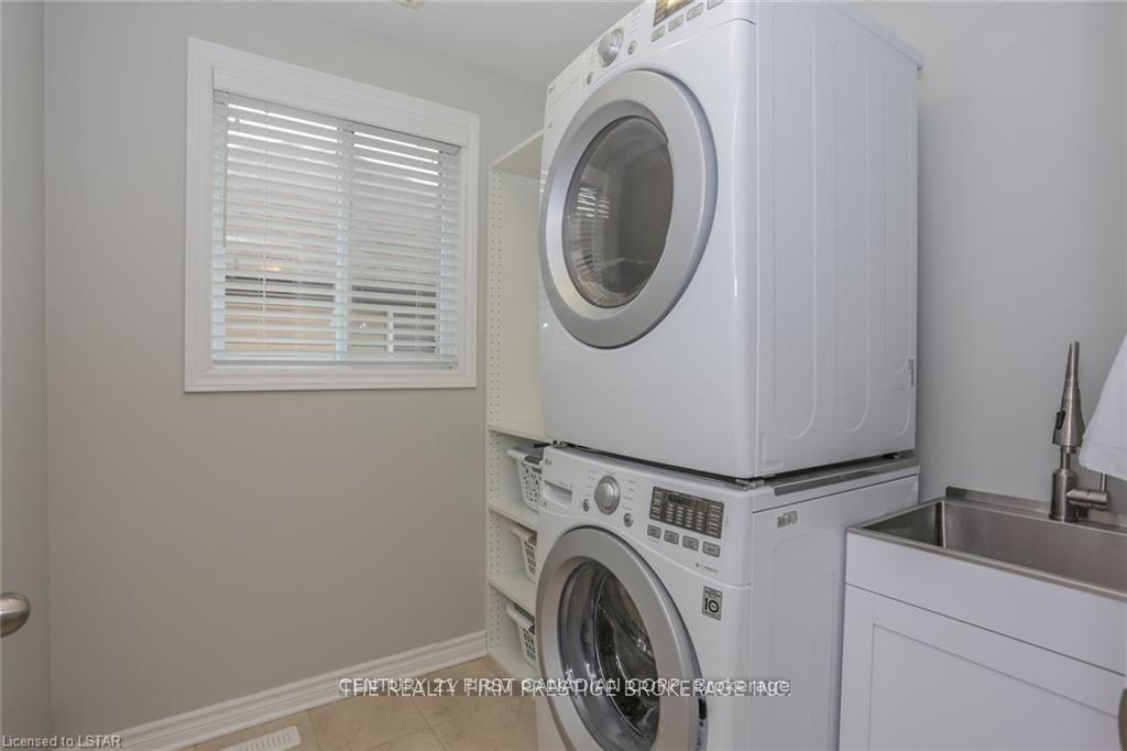 Photo 33 of 950 Oakcrossing Road, London, North M — HOMEH