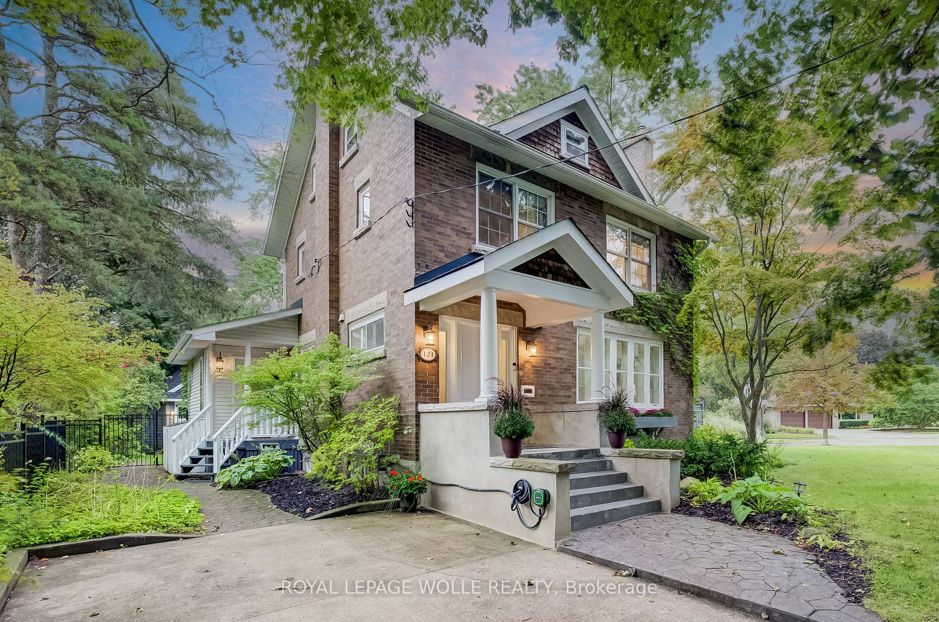 Photo 4 of 121 Allen Street W, Waterloo, Uptown West — HOMEH