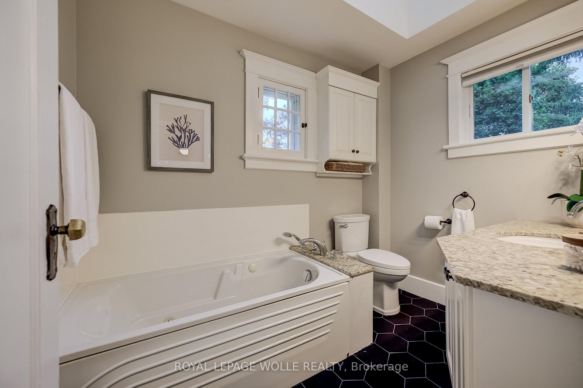 Photo 22 of 121 Allen Street W, Waterloo, Uptown West — HOMEH