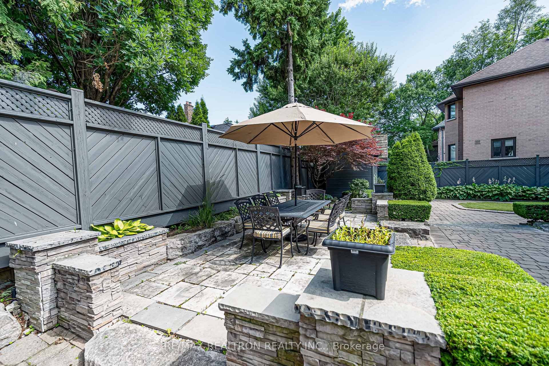 Photo 6 of 37 Stuart Crescent, North York, Lansing-Westgate — HOMEH