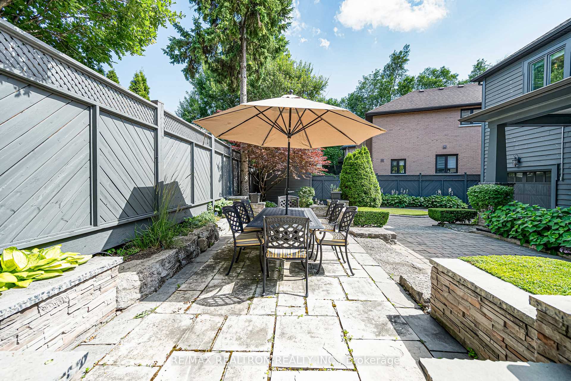 Photo 5 of 37 Stuart Crescent, North York, Lansing-Westgate — HOMEH