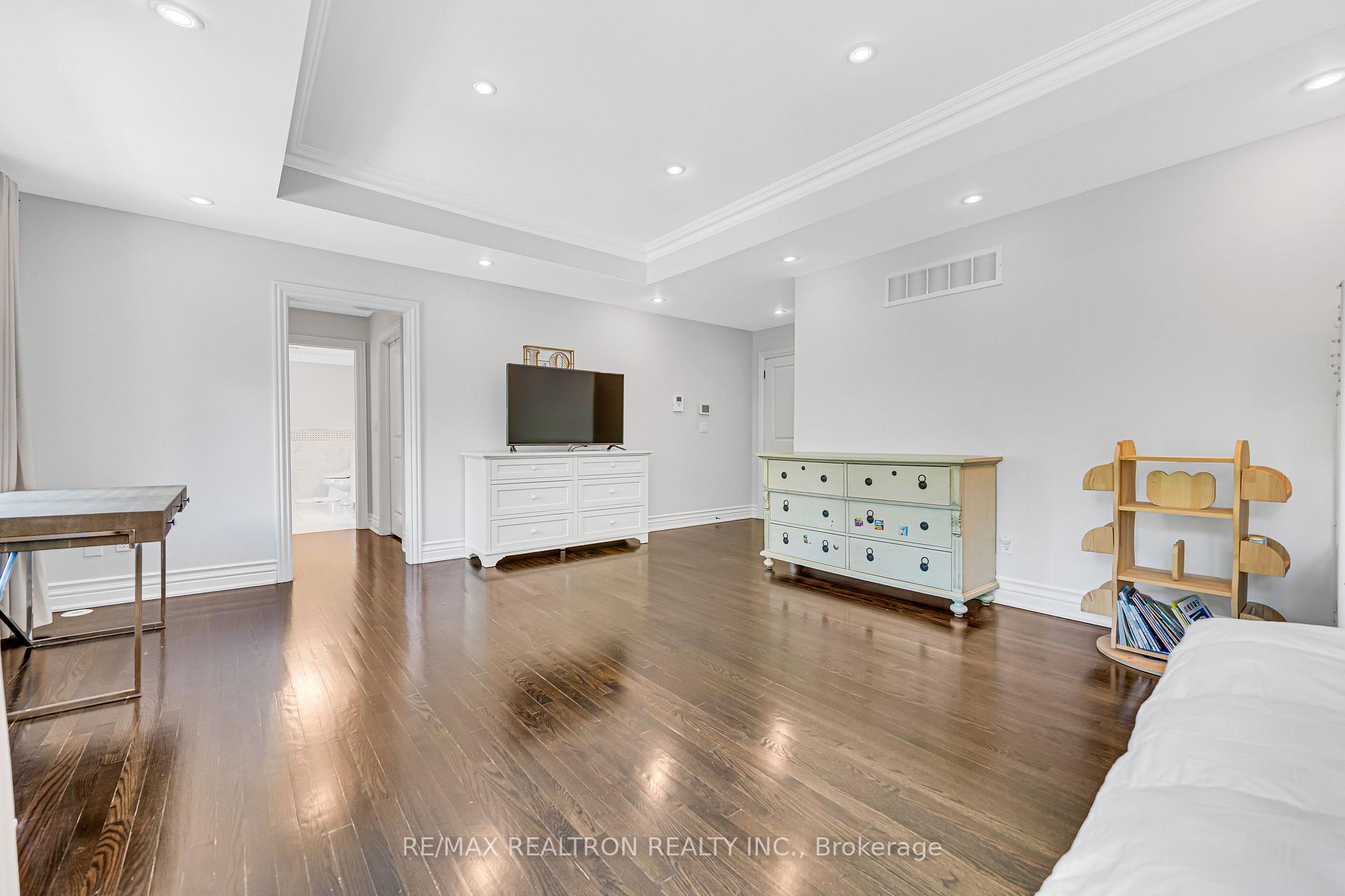 Photo 48 of 37 Stuart Crescent, North York, Lansing-Westgate — HOMEH