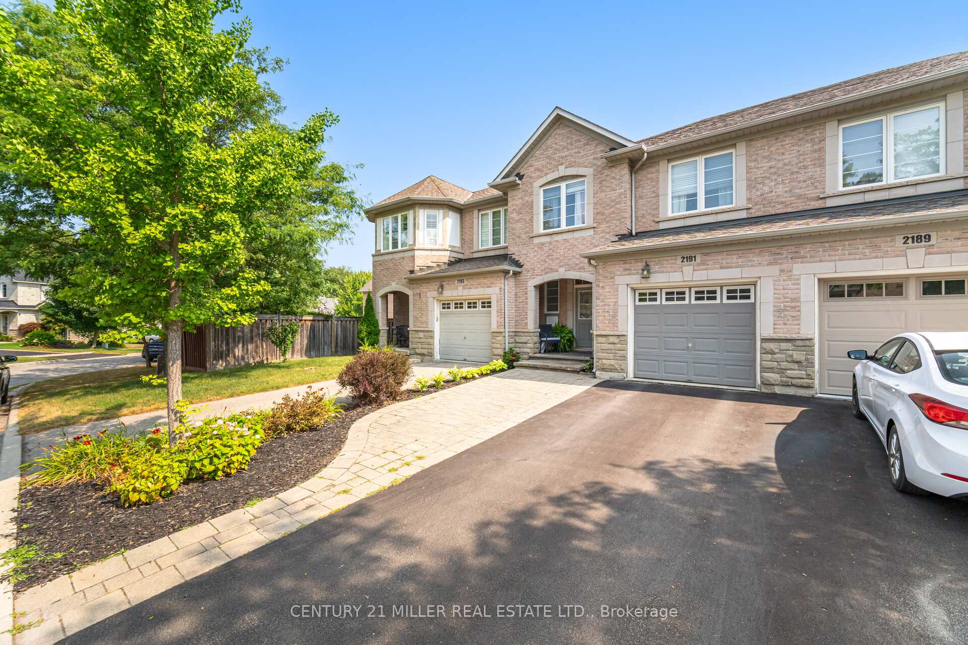Photo 3 of 2191 Emily Circle, Oakville, Bronte Creek — HOMEH