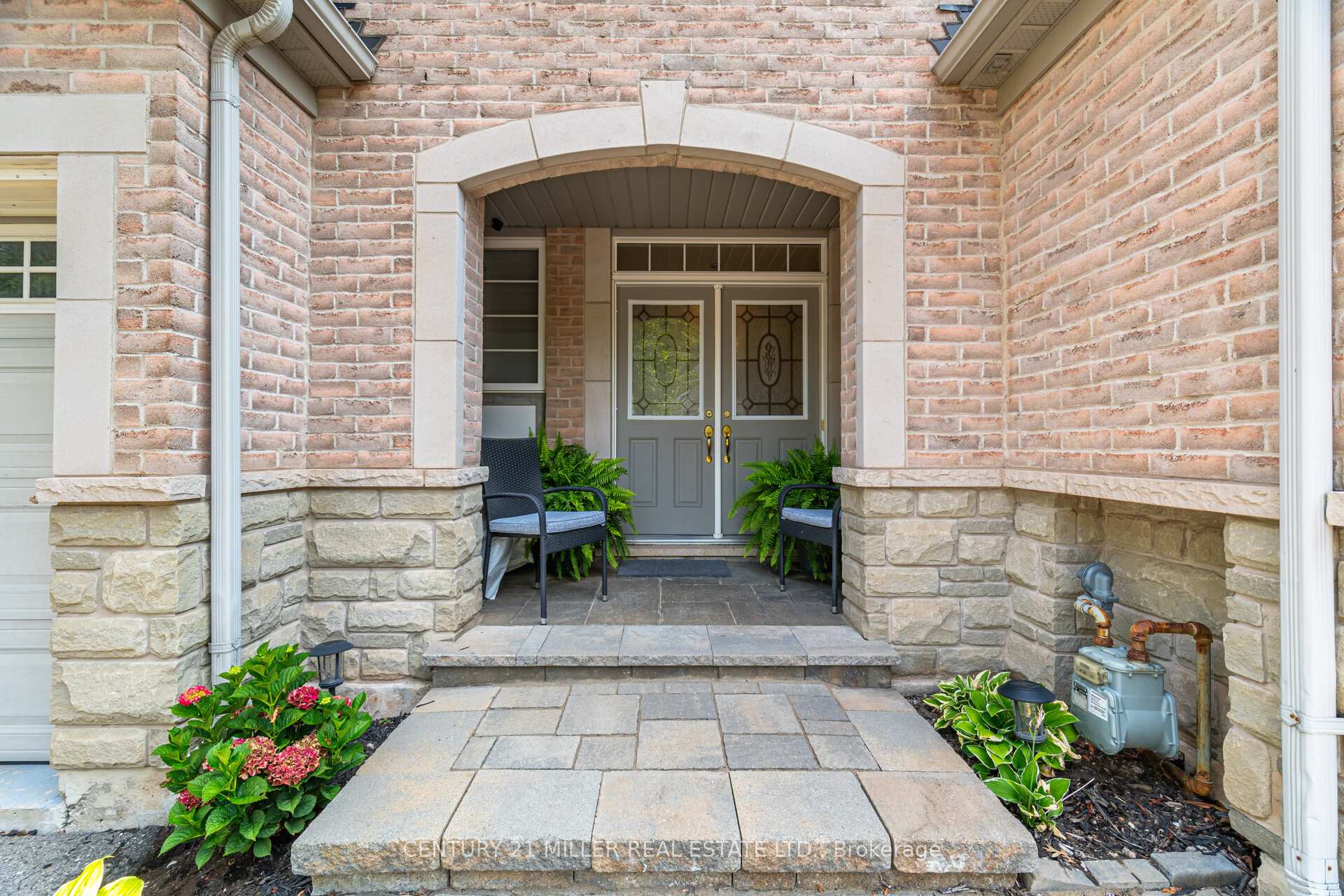 Photo 4 of 2191 Emily Circle, Oakville, Bronte Creek — HOMEH