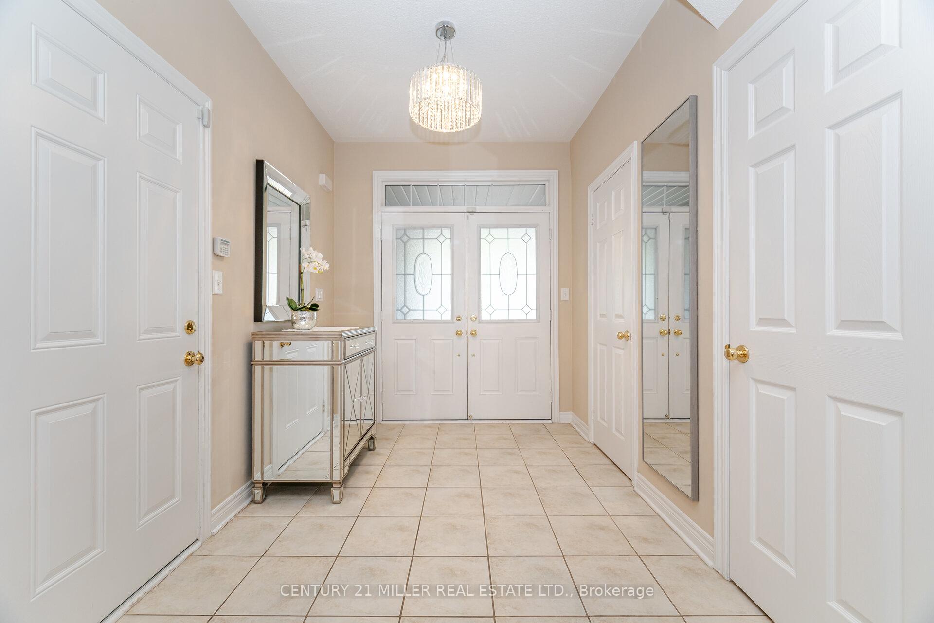 Photo 5 of 2191 Emily Circle, Oakville, Bronte Creek — HOMEH